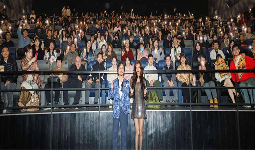 <strong>高分口碑喜剧《夜王》上海路演 谢君</strong>